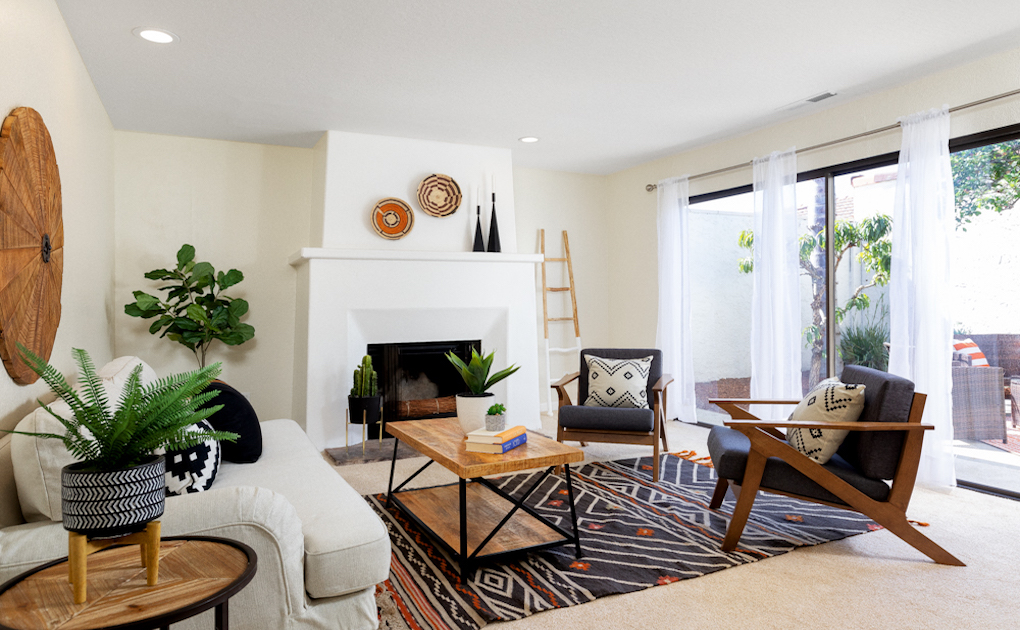 Bohemian living room in neutral colors with green plants